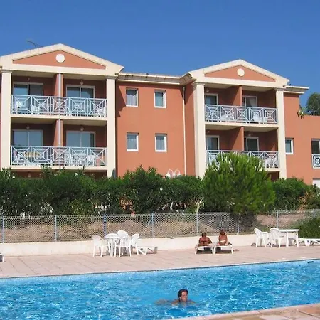 T2 Dans Avec Piscine Et Tennis *