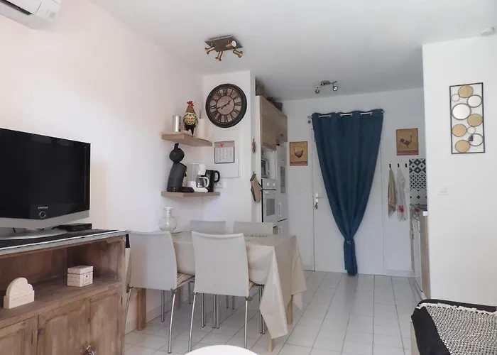 T2 Dans Avec Piscine Et Tennis Apartmán Saint-Raphaël